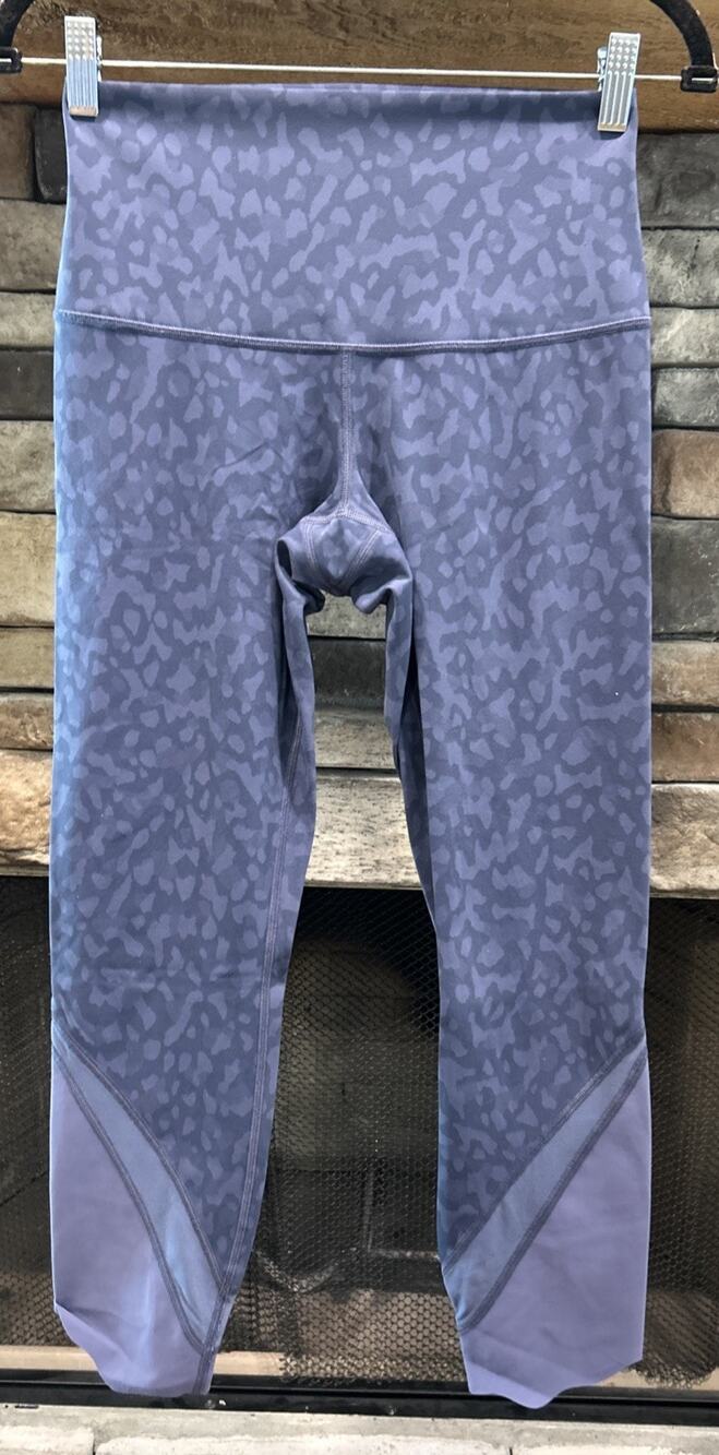 Women’s LULULEMON Blue Animal Print Wunder Under High Rise Leggings Size 6 *A1